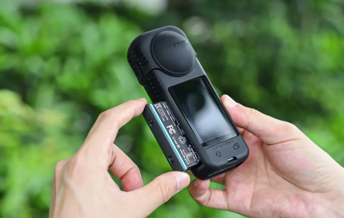 Silikonowa obudowa + osłona obiektywu Sunnylife do Insta360 X4 (czarna)