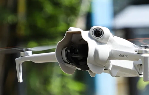 Przeciwodblaskowa osłona obiektywu gimbala Sunnylife do DJI Mini 4 Pro (szara)