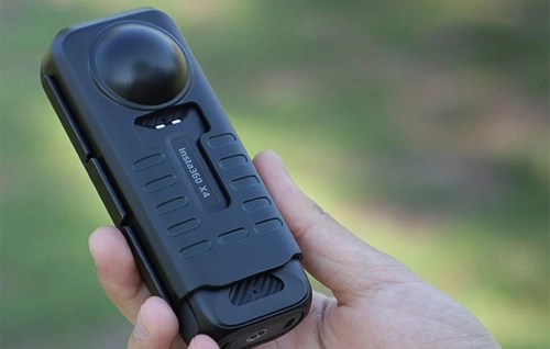 Osłona do kamery Insta360 X4 z podglądem ładowania (X4-K842)
